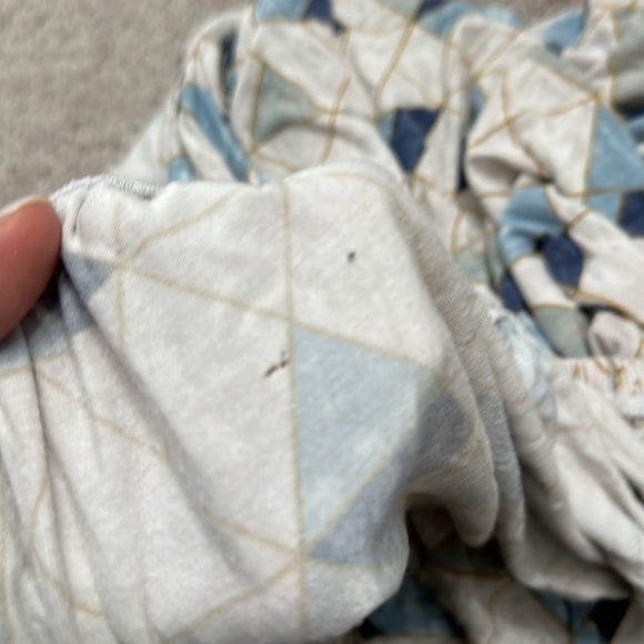 Milk snob triangle crib sheet *small hole* - Picture 3 of 3